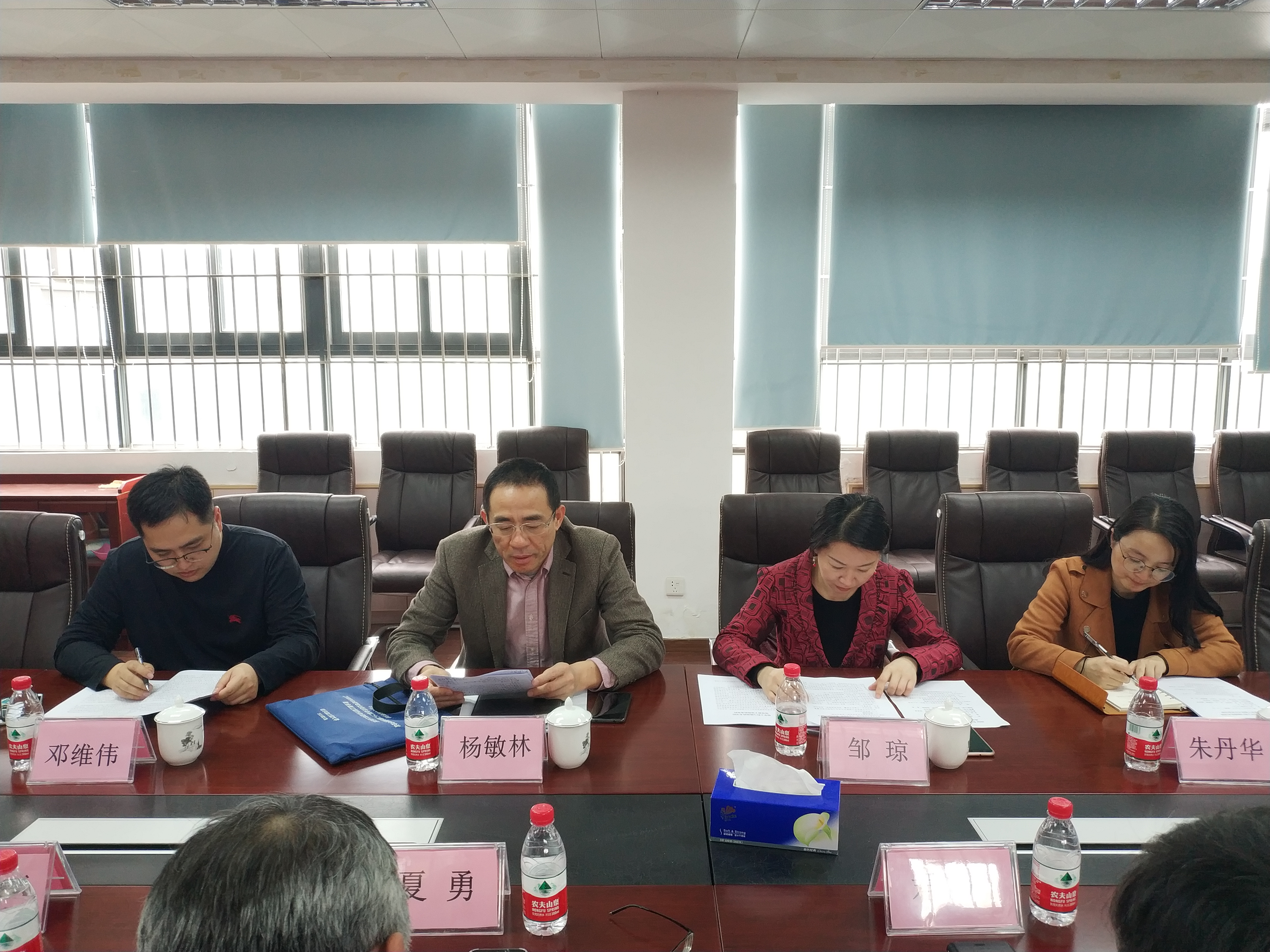 0638太阳集团党总支召开2018年度党员领导干部民主生活会2.jpg