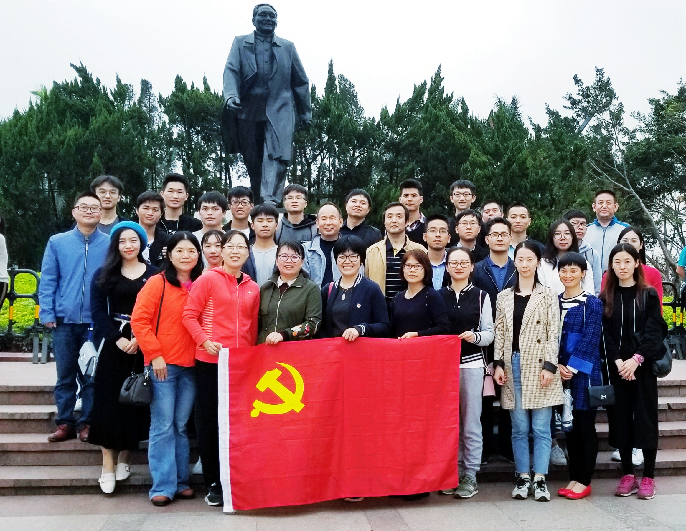0638太阳集团开展党日活动参观-大潮起珠江-广东改革开放四十周年展览-2.jpg