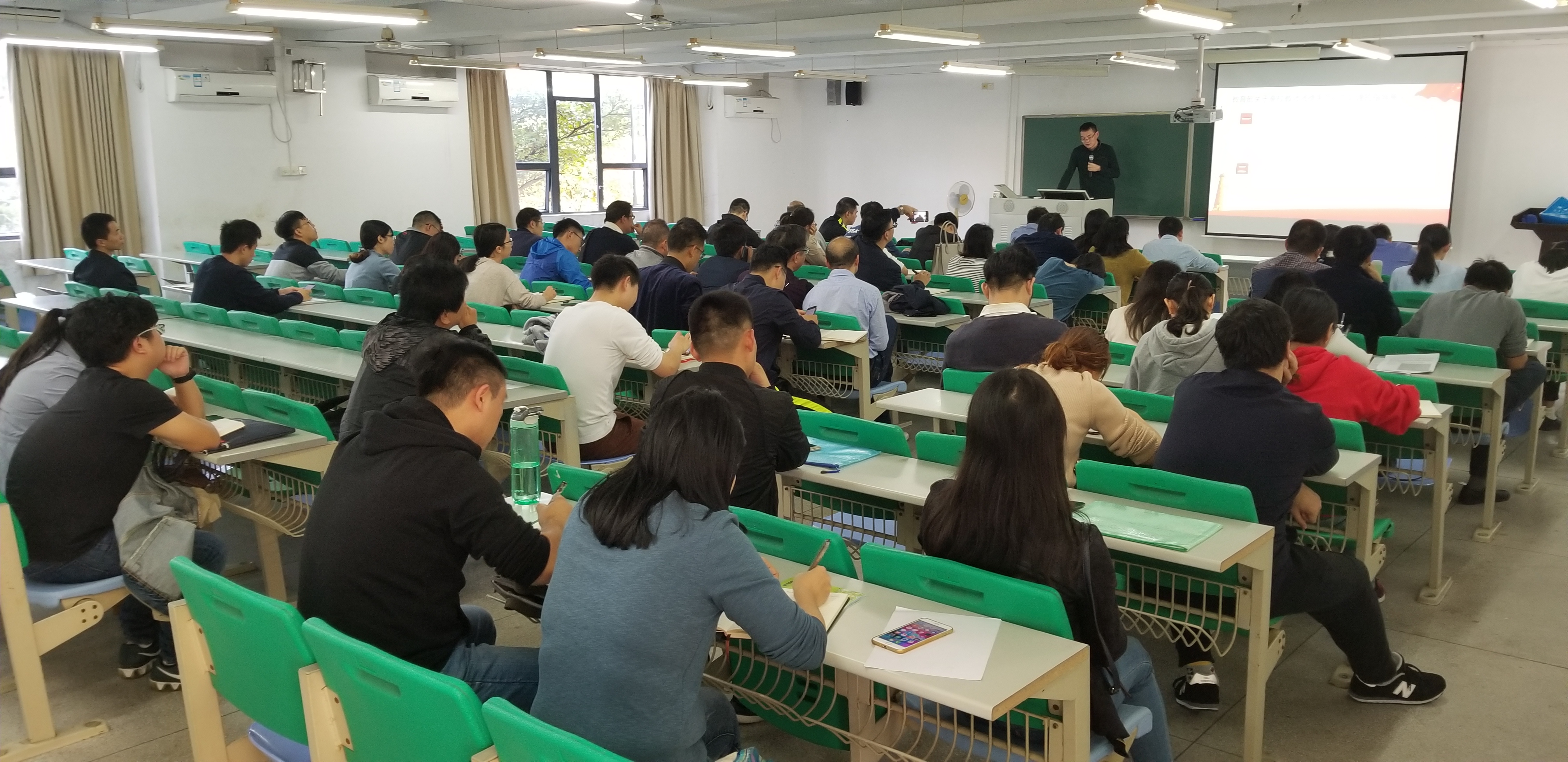 0638太阳集团教职工集体学习-新时代高校教师职业行为十项准则-等文件3.jpg
