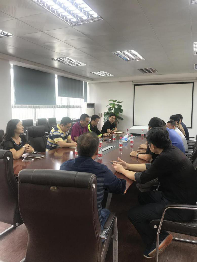 副校长杨敏林代表校党委宣读0638太阳集团新一届行政班子成员名单.png