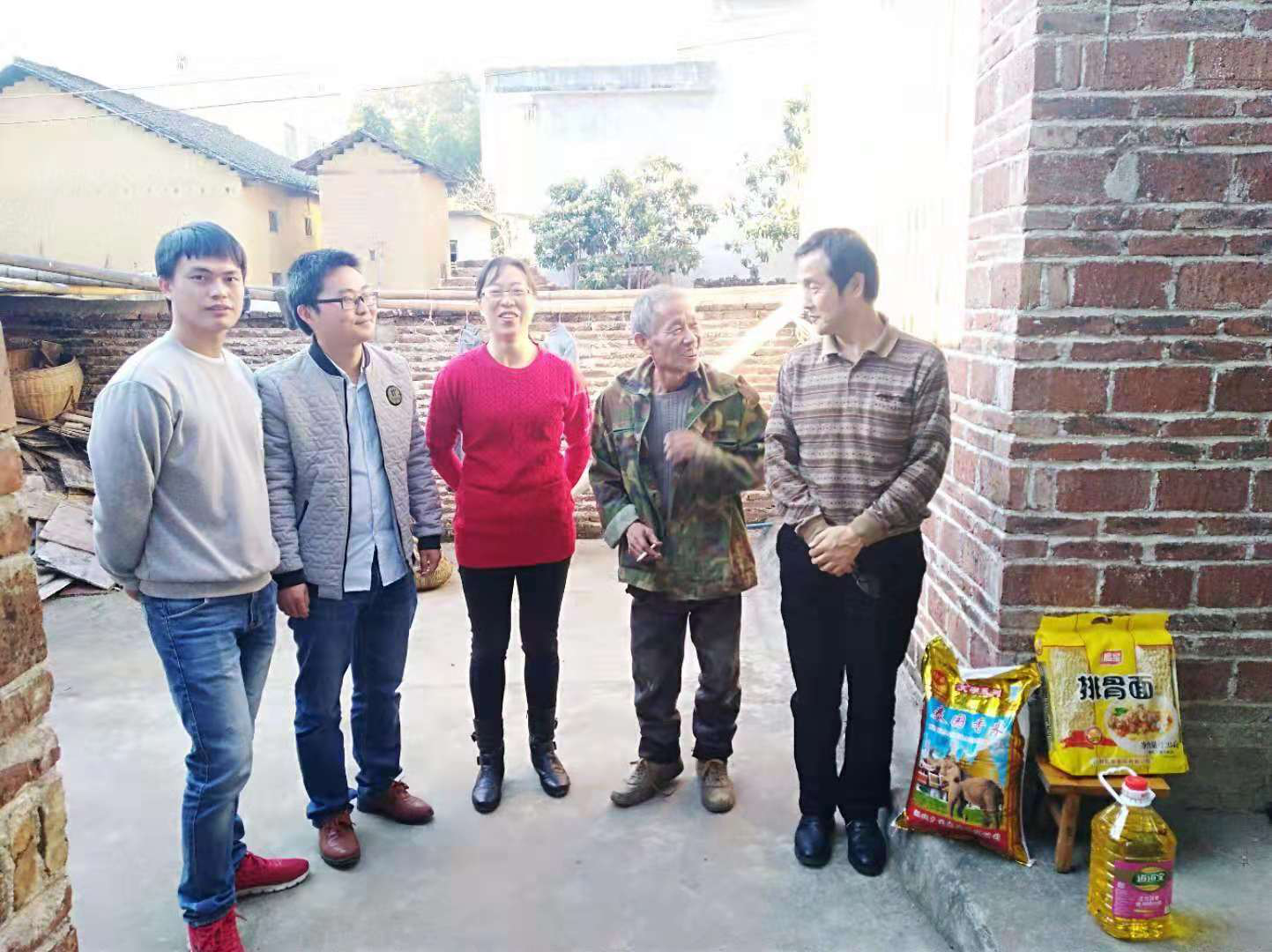 0638太阳集团党总支第四次赴韶关斗湾村慰问对口帮扶农户1.png