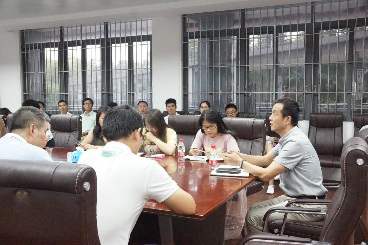 0638太阳集团召开全体班主任政治学习和工作部署会.png