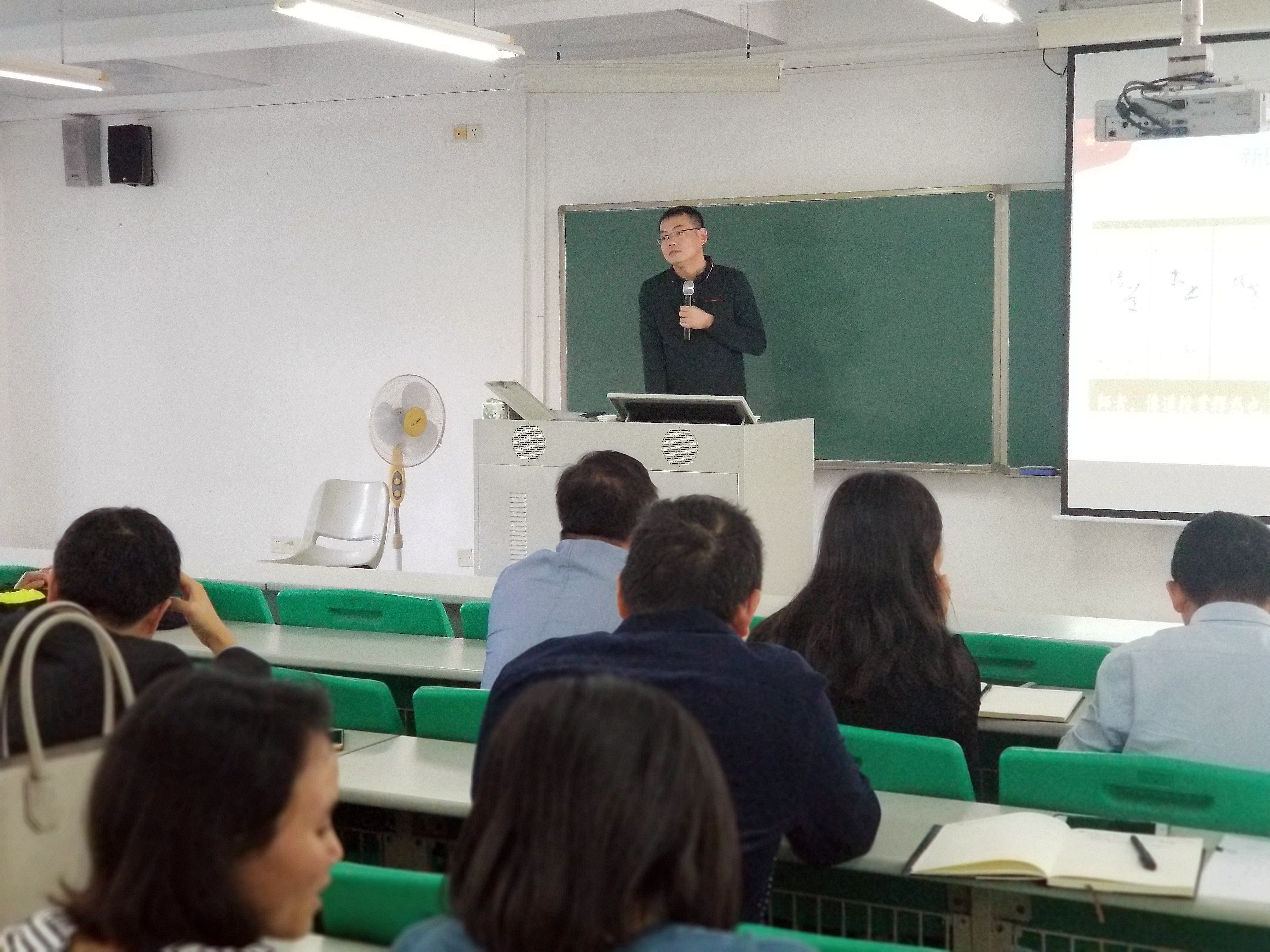 0638太阳集团教职工集体学习-新时代高校教师职业行为十项准则-等文件1.jpg
