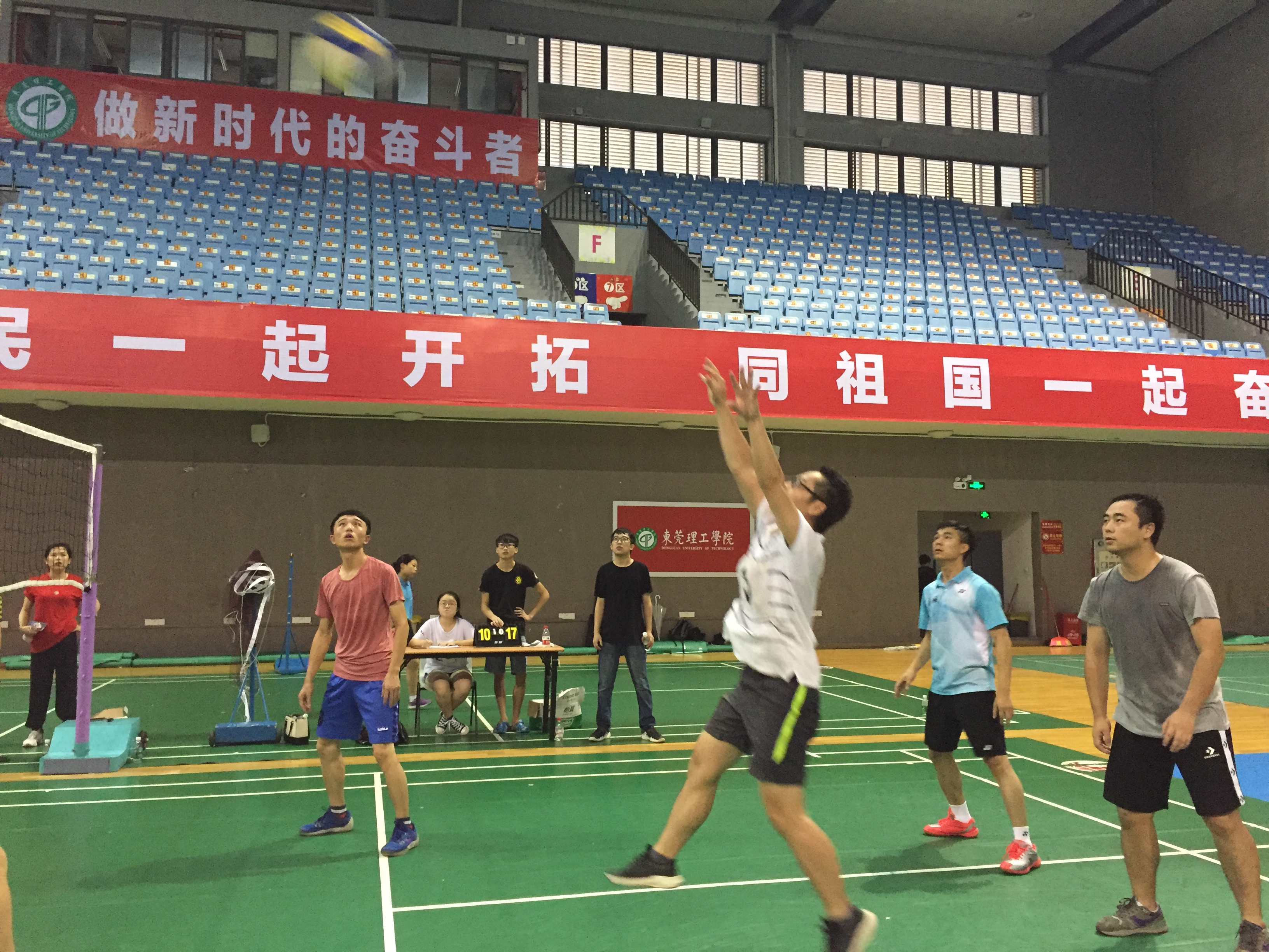 0638太阳集团获学校教职工气排球比赛二等奖-2.jpg